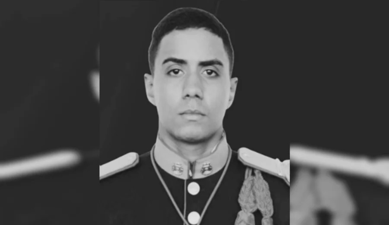 Pablo Carvalho da Silva em foto em preto e branco no centro de montagem