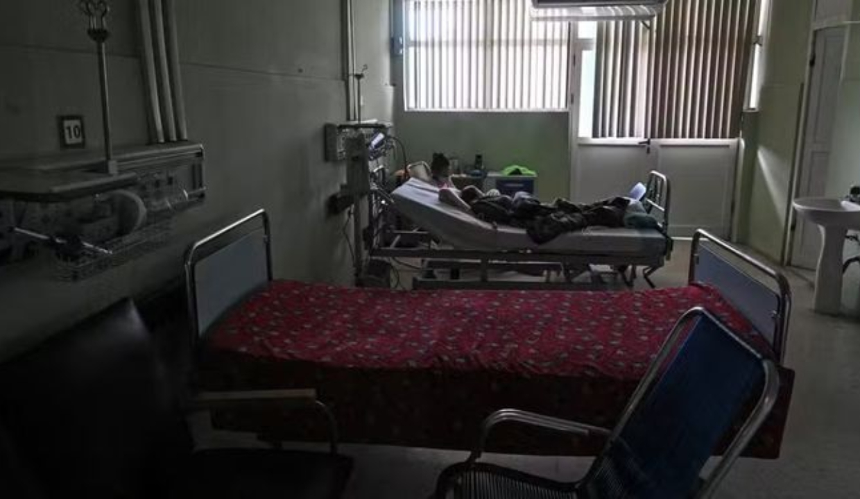 instalações do hospital pediátrico William Soler no escuro