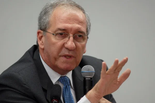 Panamá pede desculpas ao Brasil após reter e deportar o jornalista Franklin Martins