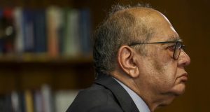 ministro Gilmar Mendes, do STF (Supremo Tribunal Federal), de perfil, em close, sério