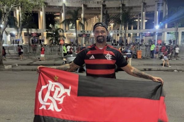 Justiça do RJ considera goleiro Bruno foragido