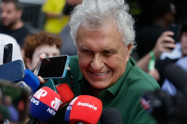 Justiça manda soltar jornalista preso após matéria denunciando parente de Caiado