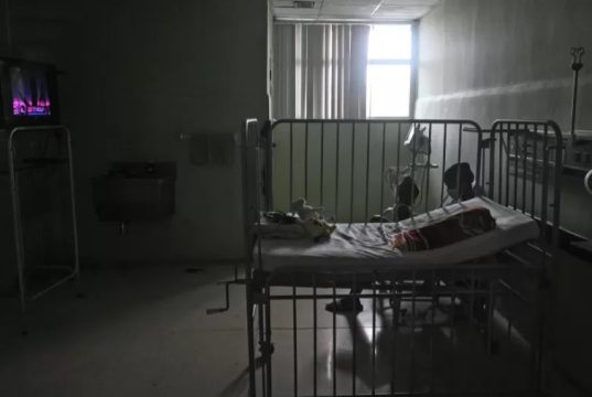 O hospital pediátrico William Soler, em Havana, no escuro