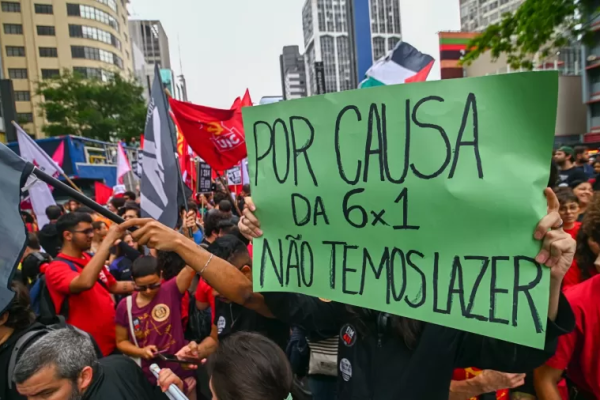 Sakamoto: Com derrota nas redes, empresas travam batalha contra 6x1 na imprensa