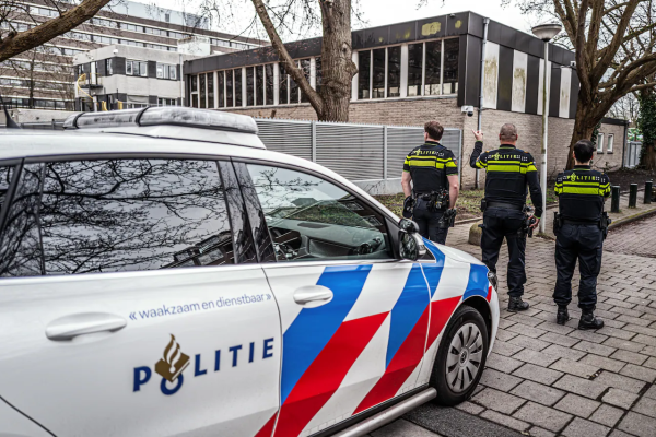 VÍDEO: Grupo extremista de direita ataca escola judaica com explosões na Holanda