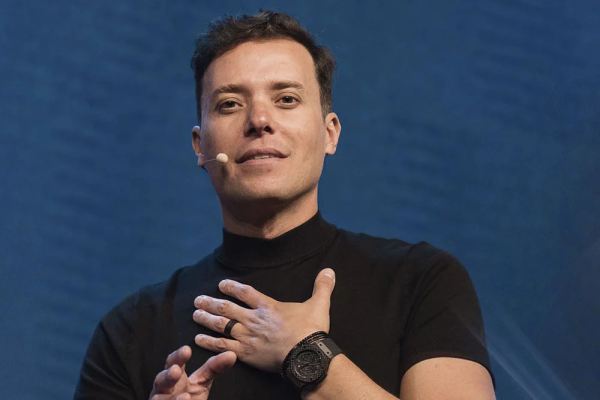 VÍDEO: Piada sobre roubos do INSS faz pastora da Lagoinha ser demitida por Valadão