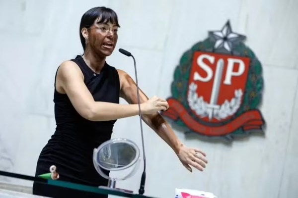 Parente do Bolsonaro? Quem é a deputada que fez “blackface” na Alesp