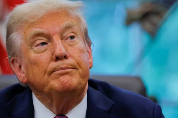 Investidor lucra bilhões minutos antes de Trump suspender ultimato ao Irã