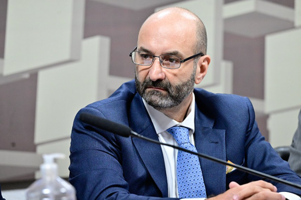 Elo entre Banco Master e PCC, dono da Reag negocia acordo para delação premiada