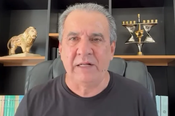 VÍDEO - Malafaia pede ajuda de fiéis para trocar de avião: "O que comprei é velho"