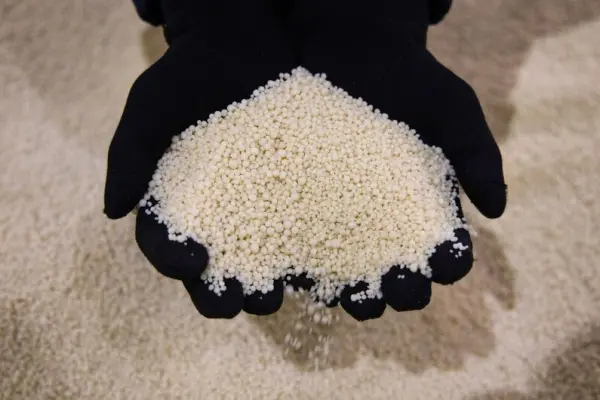 Embaixador do Irã garante entrega de fertilizantes já comprados pelo Brasil