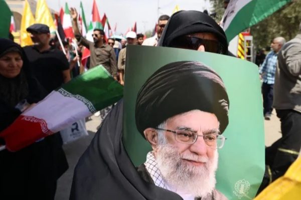 ‘Quem esperava colapso do Irã desconhece sua história’, diz analista sobre a reação após morte de Khamenei