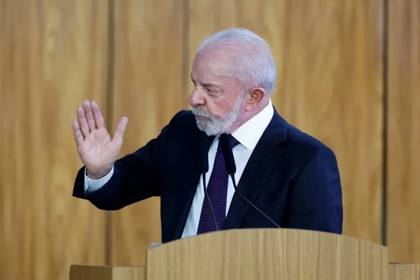 O ministro que deve desistir de candidatura e ficar no governo a pedido de Lula