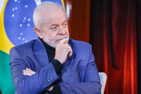 A lista que fez Lula proibir entrada de assessor de Trump no Brasil