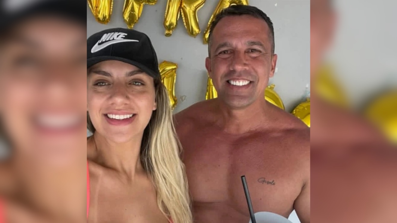 Gisele Alves Santana e Geraldo Leite Rosa Neto sorrindo para foto