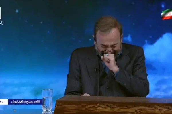 VÍDEO: Âncora da TV iraniana chora ao noticiar a morte do aiatolá Khamenei