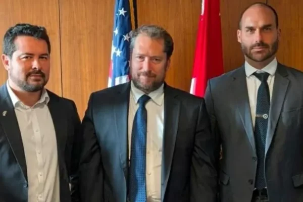 Amigo de Eduardo, enviado de Trump que visitaria Bolsonaro questionou eleições: "Trapaça"