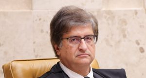 procurador-geral Paulo Gonet sério, de óculos de grau, sentado