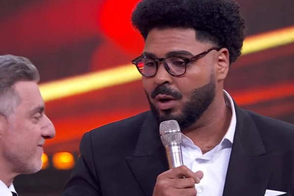 Paulo Vieira explica piadas sobre Vorcaro e PowerPoint no Domingão com Huck: "Liberdade"