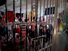 Presidiários em cela