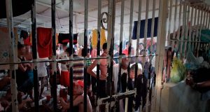 Presidiários em cela