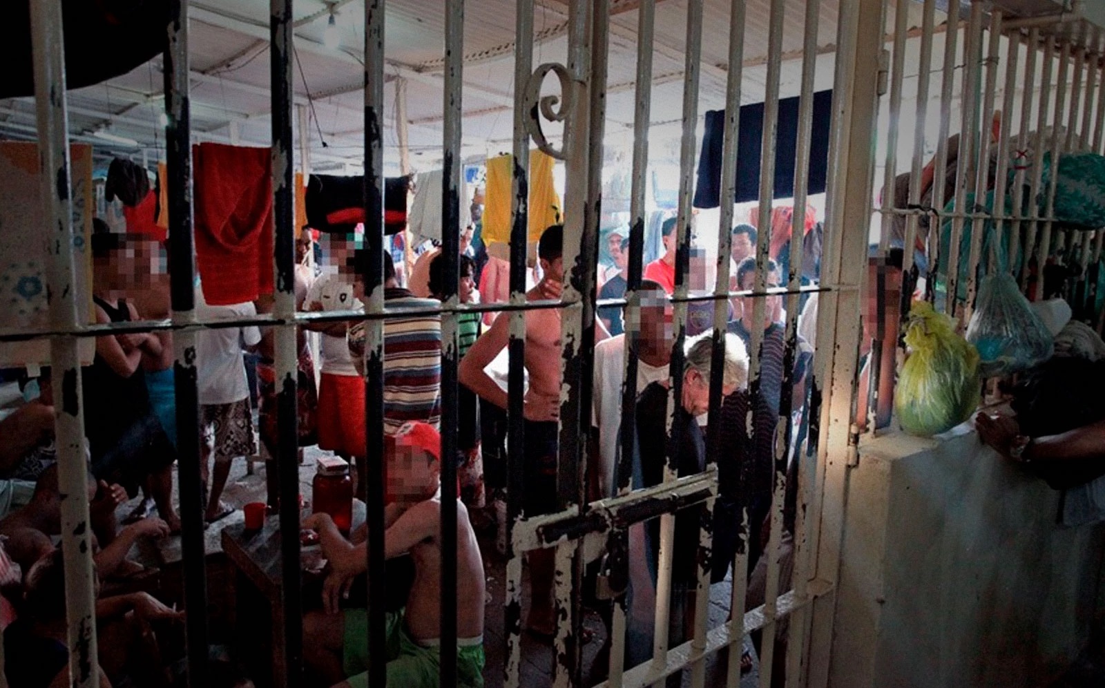 Presidiários em cela