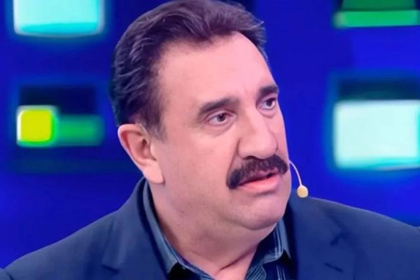 Justiça condena SBT por comentário racista de Ratinho contra participante