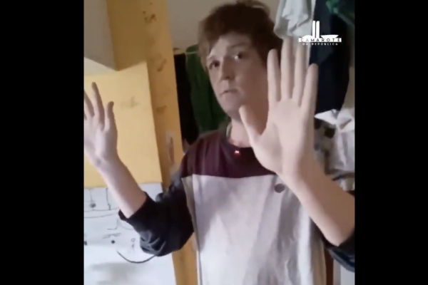 Americano preso em MG por importunação sexual desafia a polícia: "Sou apoiador de Trump"