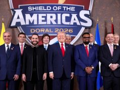 O presidente dos Estados Unidos, Donald Trump, com outros líderes em evento na Flórida