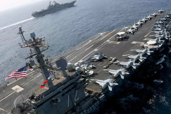 Drones iranianos atingiram porta-aviões dos EUA, afirma mídia de Teerã