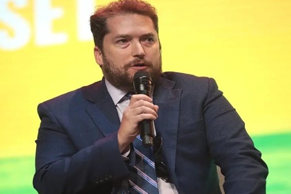 Assessor de Trump deu informações falsas ao Itamaraty; entenda