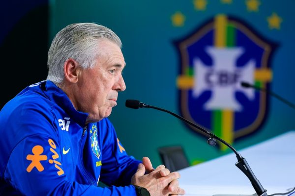 "Está jogando nada": convocação de Ancelotti divide torcedores