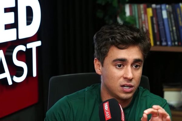 VÍDEO – Nikolas volta a fazer ataque transfóbico contra Erika Hilton: “Os bagos”