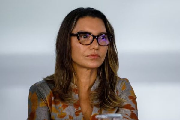 A resposta de Janja a Nikolas após ser chamada de "sonsa"