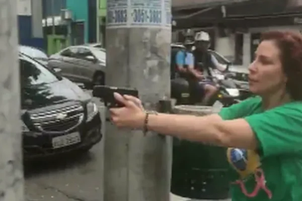 Jornalista perseguido por Zambelli terá que indenizar a bolsonarista