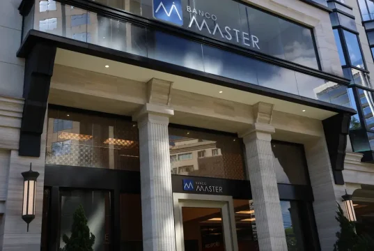 Fachada do Banco Master.