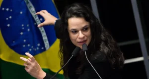 Janaina Paschoal bateu boca com alunos da USP devido a greve.