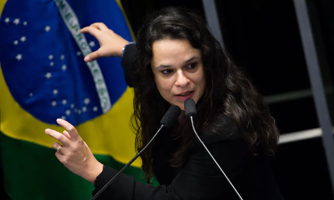 Janaina Paschoal bateu boca com alunos da USP devido a greve.