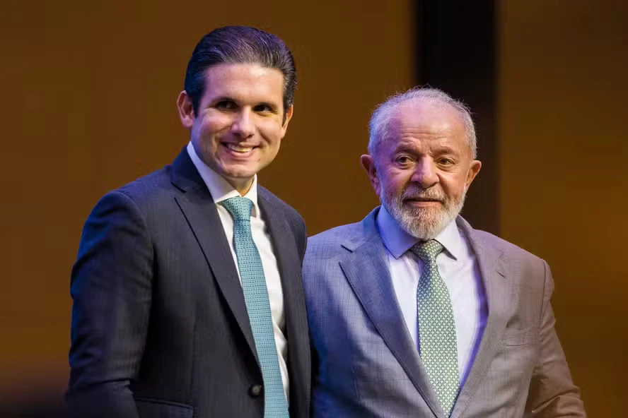 Hugo Motta prometeu que vai adiantar tramitação do projeto pelo fim da escala 6x1