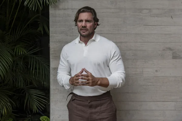 PF analisa apenas parte de celular de Vorcaro e mantém sete aparelhos sem perícia