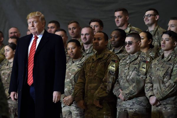 Trump põe militares dos EUA num dilema: desobedecer ordens ou cometer crimes de guerra