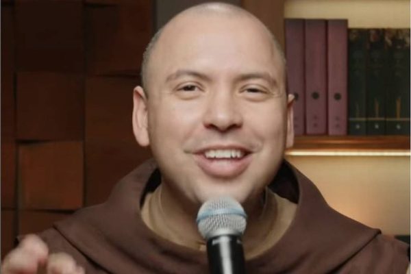 “Padre Red Pill”: Em sermão, Frei Gilson defende submissão feminina