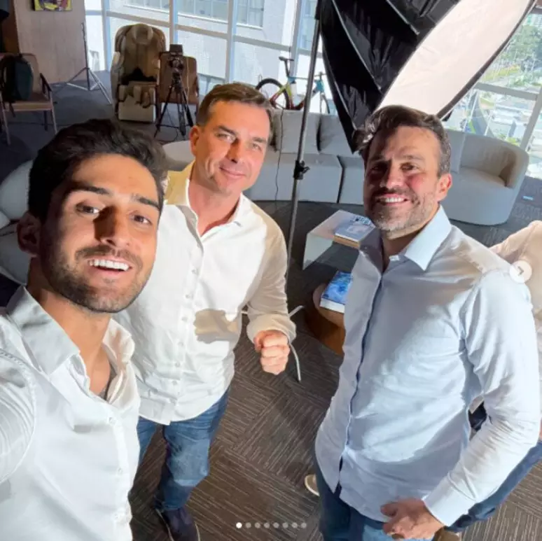 Flávio Bolsonaro agora conta Nahuel Medina e Pablo Marçal