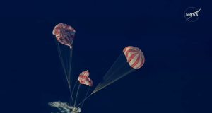 Orion pousando no Oceano Pácifico