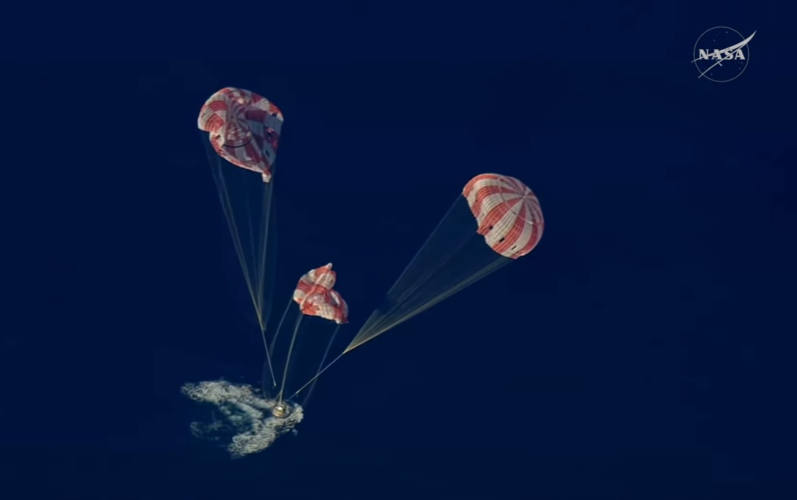 Orion pousando no Oceano Pácifico