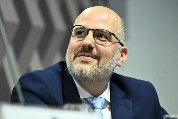 Record anuncia ex-presidente da EBC como diretor editorial