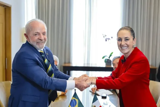 Cláudia Sheinbaum, a direita, elogiou a iniciativa do Pix brasileiro como uma das melhores no combate a lavagem de dinheiro