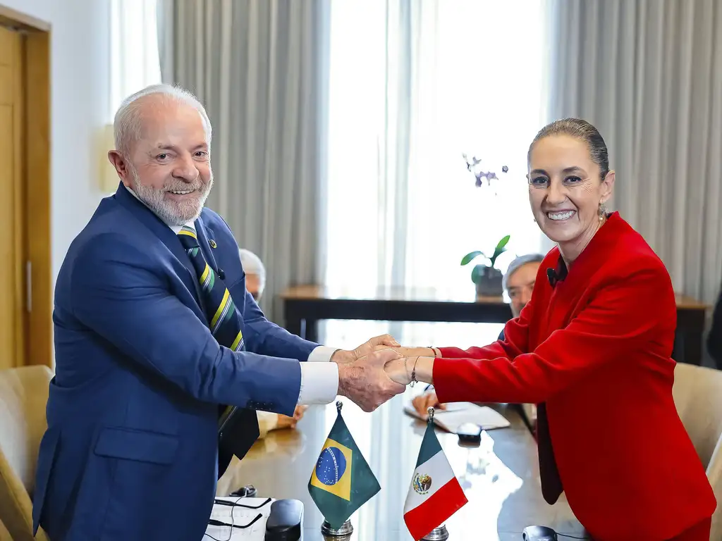 Cláudia Sheinbaum, a direita, elogiou a iniciativa do Pix brasileiro como uma das melhores no combate a lavagem de dinheiro