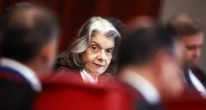 A ministra Cármen Lúcia busca uma saída antecipada do STF