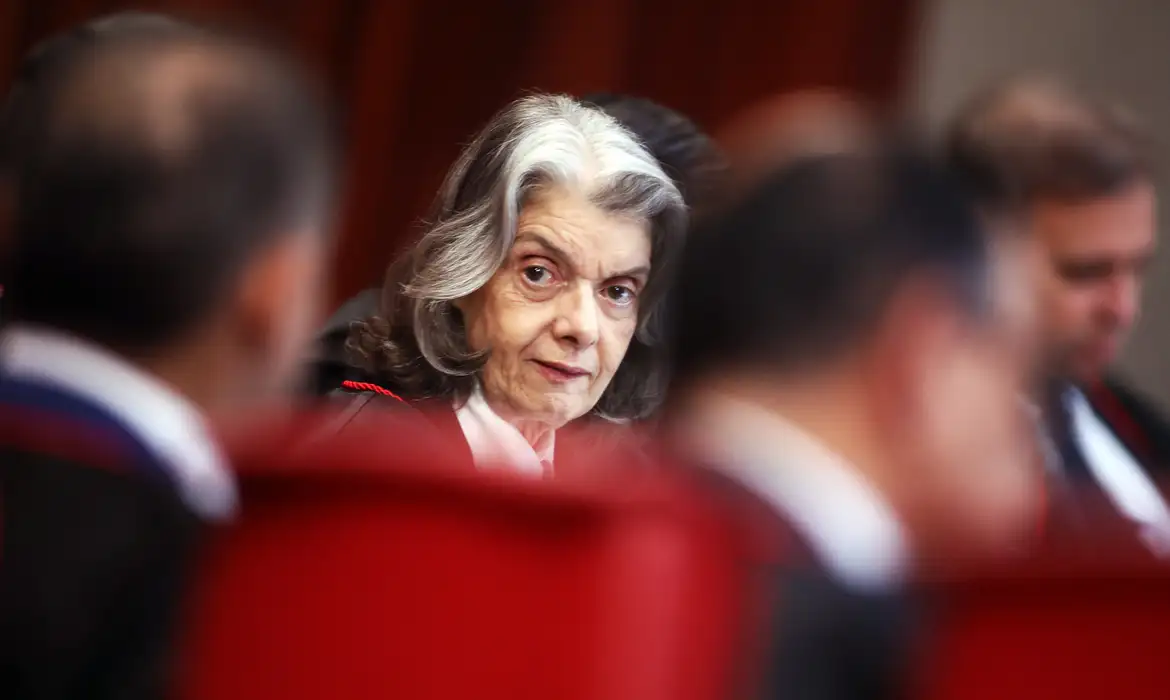 A ministra Cármen Lúcia busca uma saída antecipada do STF